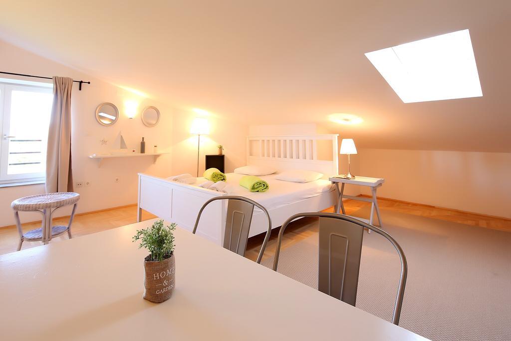 Apartments Papalinna By Moro Malinska Εξωτερικό φωτογραφία